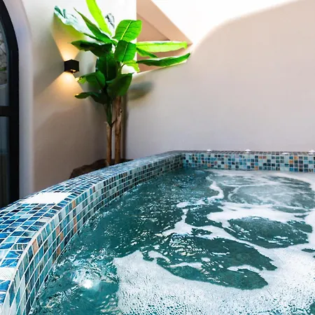 The Cosmopolitan - Urban Karterados (Santorini)