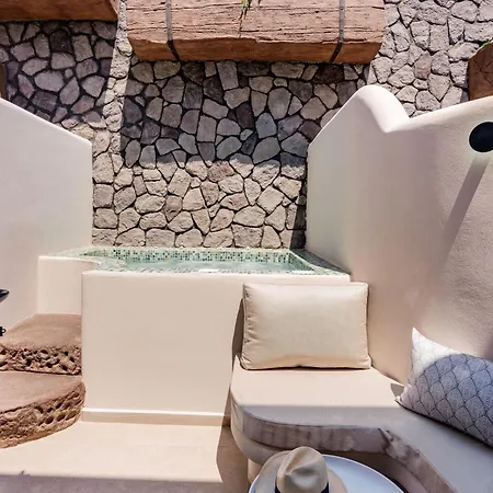 The Cosmopolitan - Urban Apartahotel