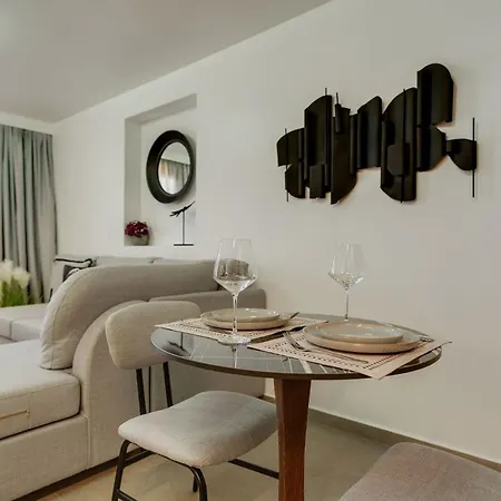 The Cosmopolitan - Urban Apartahotel