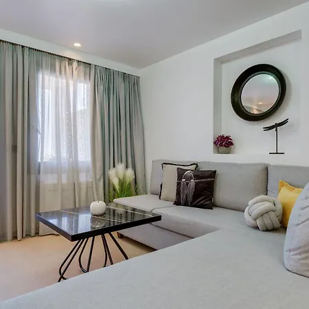 The Cosmopolitan - Urban 3* Karterados (Santorini)