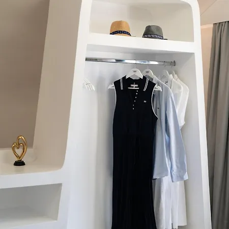 The Cosmopolitan - Urban Karterados (Santorini)