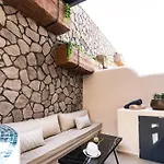 The Cosmopolitan - Urban Karterados (Santorini)