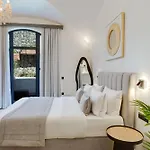 The Cosmopolitan - Urban Aparthotel Karterados (Santorini)