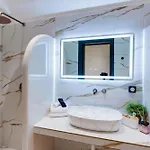 The Cosmopolitan - Urban 3*