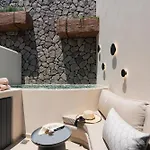 The Cosmopolitan - Urban 3* Karterados (Santorini)