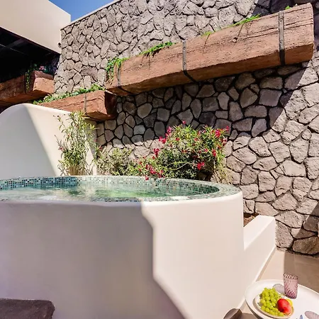 The Cosmopolitan - Urban Karterados (Santorini)