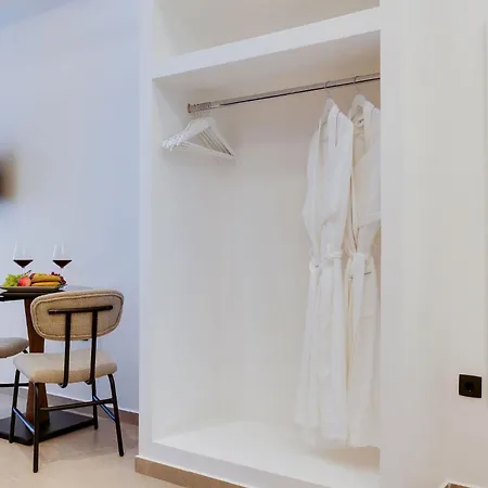 The Cosmopolitan - Urban アパートホテル 3*